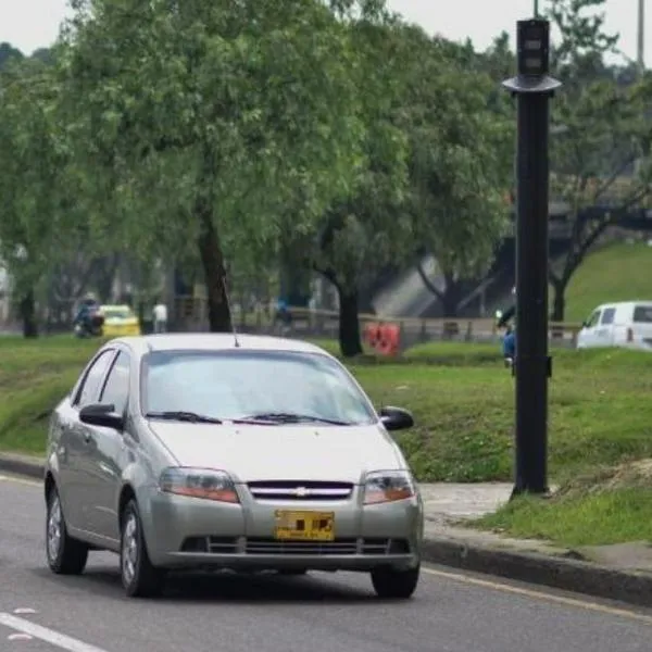 Conductores de motos y carros en Bogotá podrían gozar de un radar en las vías donde hay cámaras de fotomultas para evitar comparendos.