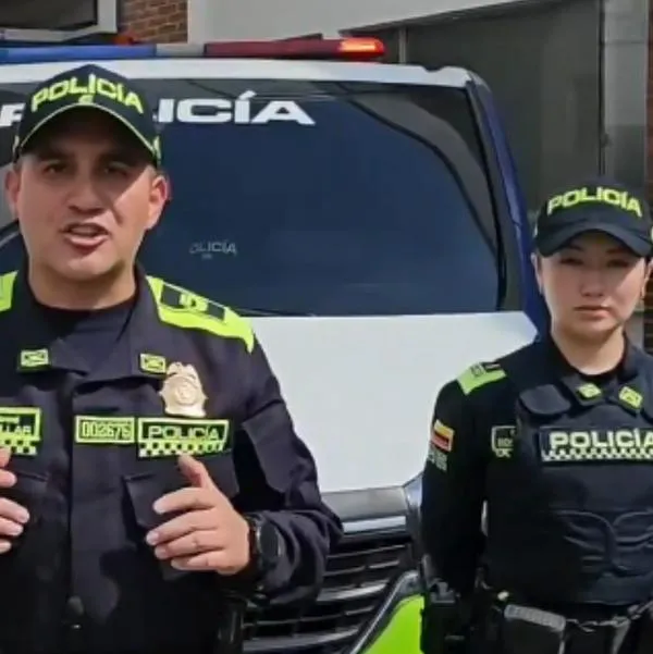 Patrullera de la Policía fue atender una riña en Bogotá y la recibieron a patadas. Dos hombres fueron capturados por este hecho. 