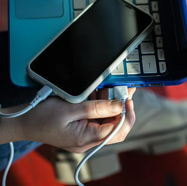 ¿Cómo proteger mi celular de hackers? 