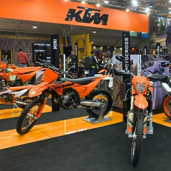 KTM, reconocida empresa de motos, se salvaría de quiebra gracias a la millonaria inversión de Bajaj, compañía india que posee el 49 % de la marca.