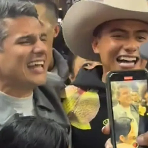 Pipe Bueno causó sorpresa y desorden en Transmilenio por cantar en calle 100