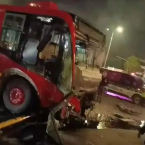 Video de la mujer afectad en accidente de Transmilenio y camioneta en calle 80