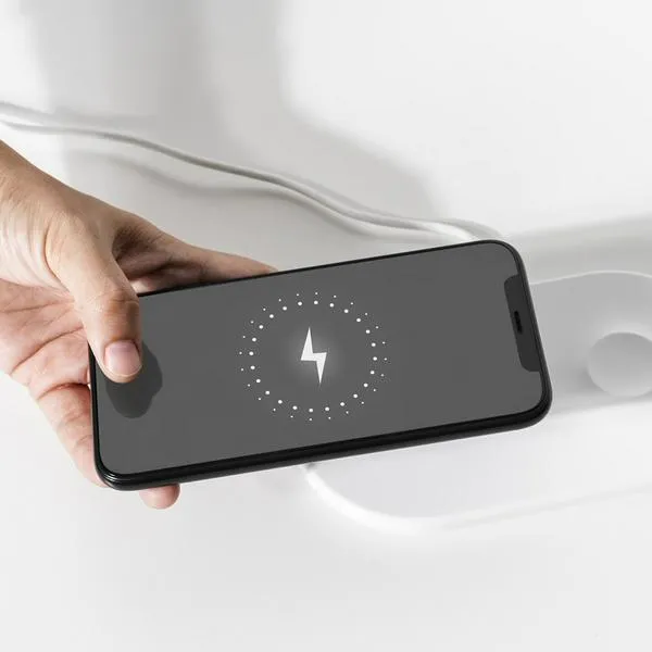 ¿Cuánto gasta el cargador del celular si lo dejas enchufado? 
