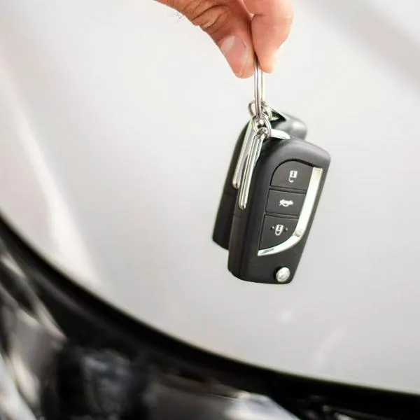 Cómo hacer traspaso de un carro, moto u otro vehículo en 2025: Soat Runt y más
