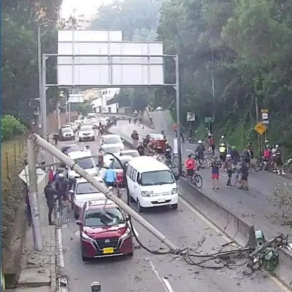 Movilidad en Bogotá hoy: trancón y paso restringido en avenida Circunvalar