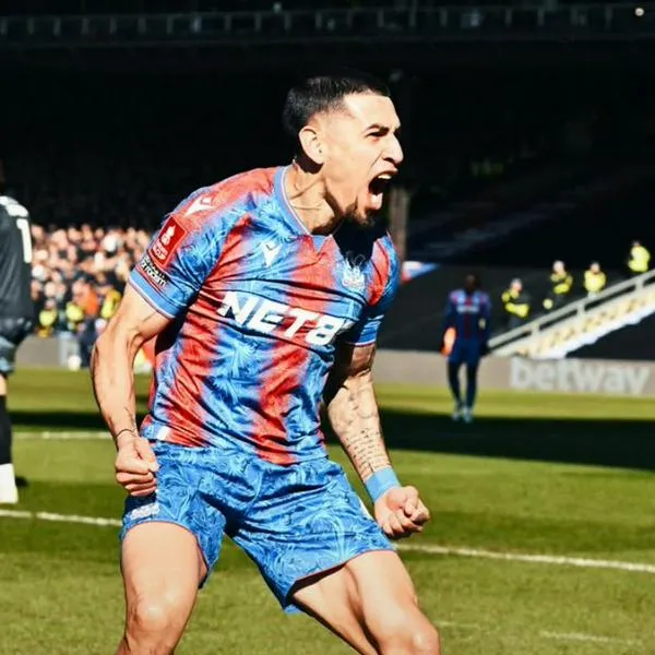 Daniel Muñoz gol con Crystal Palace