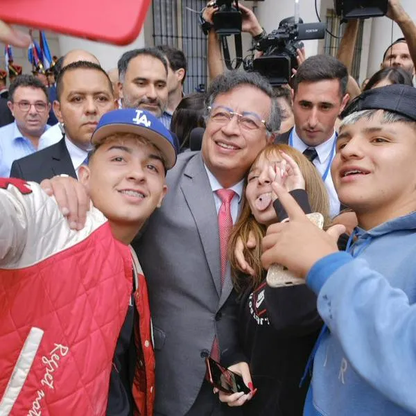 Gustavo Petro dejaría a miles de empleados dichosos: trabajarían 6 horas al día