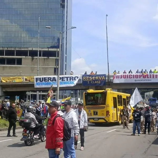 Protestas hoy en Bogotá en carrera 7 en contra de Gustavo Petro y Gobierno