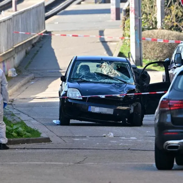 Tragedia en Alemania: conductor enloqueció y atropelló a un montón de personas. Hay un muerto y varios heridos.