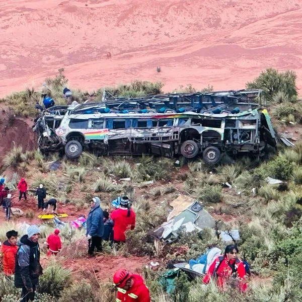 Bus lleno de pasajeros en Bolivia se accidenta y cobra la vida de al menos 25 personas: esto se sabe