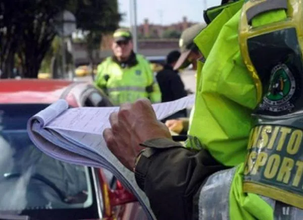 Multa de $711.750 que ponen a conductores por detalle en documento clave que muchos dejan pasar