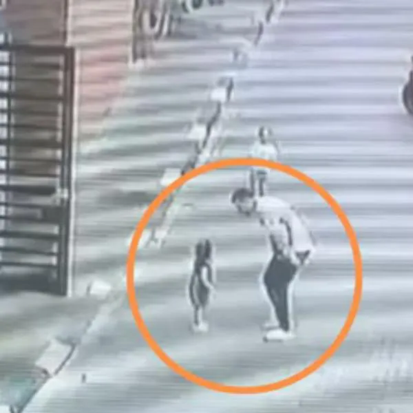 Papá que disparó a niña de 3 años en Bogotá indicó que quiere "ser gestor de paz". La niña se encuentra herida y el hombre no ha sido capturado. 