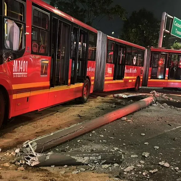 Accidente Transmilenio calle 80 Bogotá