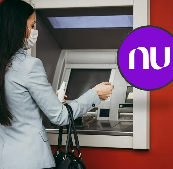 Nubank cobra 6.800 pesos en Colombia por cada retiro desde bancos diferentes y en cajeros automáticos. Este es el proceso.