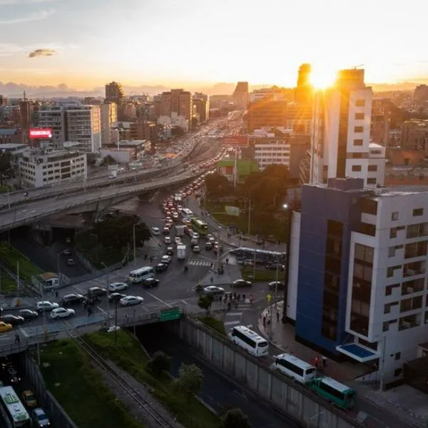 Foto de trancón, en nota de cuál es la ciudad con el tráfico más lento en Colombia: no es Bogotá ni Medellín