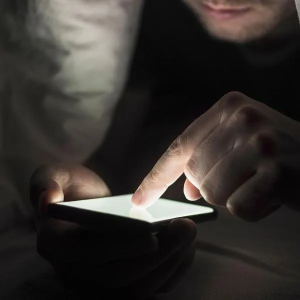 ¿Cómo saber si alguien desbloqueo mi celular? 