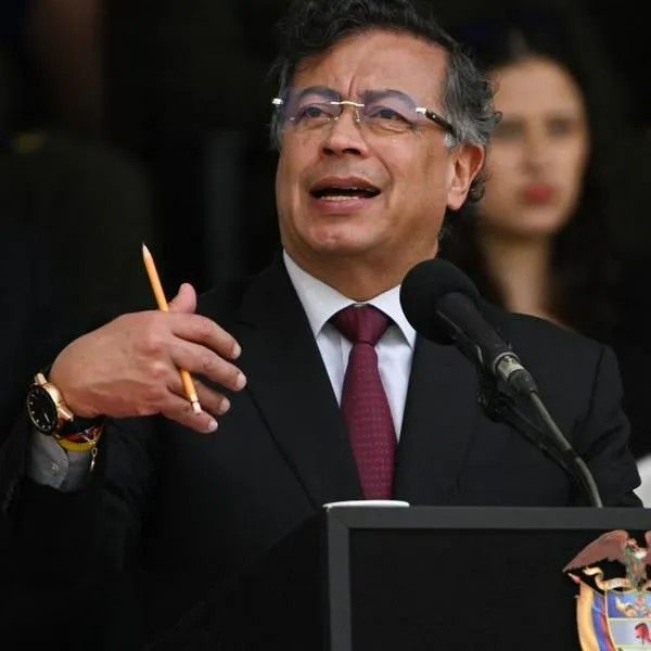 Petro pidió investigaciones por expolicias que daban armas a 'Clan del Golfo'