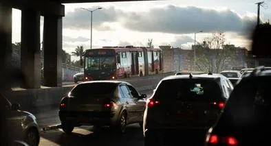Accidente en Bogotá y trancón hoy, cerca del centro comercial Santafé