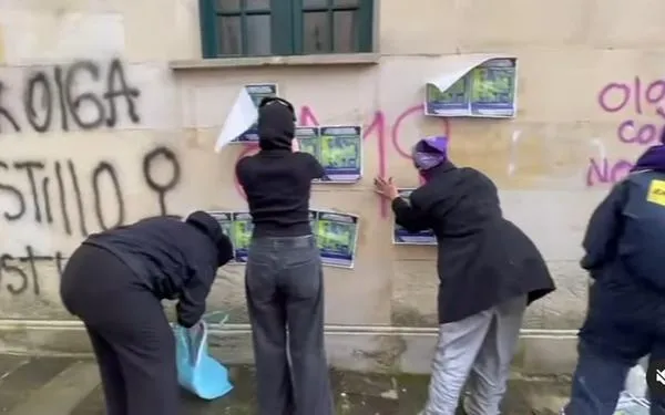 Marchas Día de la Mujer en Bogotá: feministas grafitean la Cancillería de Colombia