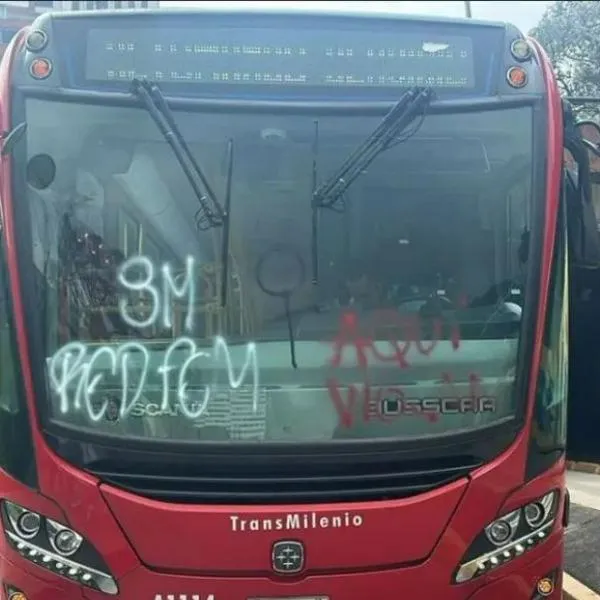 Día de la Mujer en Bogotá terminó en desmanes y destrozos a Transmilenio