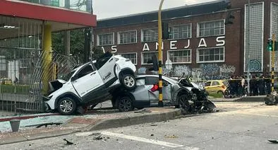 Accidente en Puente Aranda (Bogotá) hoy: qué pasó en la calle 13 con dos carros.
