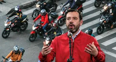 Todas las motos en Bogotá no tendrán restricción del parrillero: Galán lo explica.