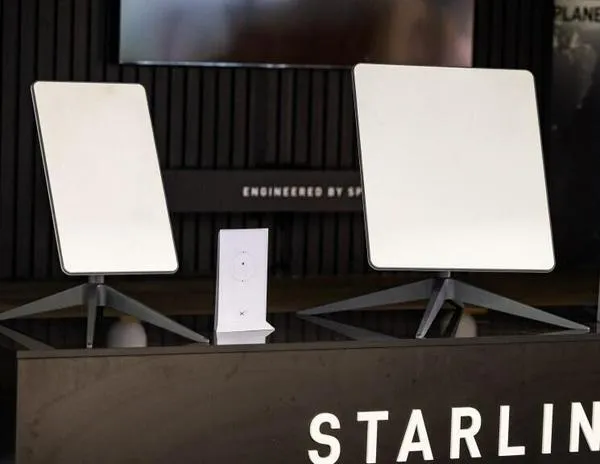 Elon Musk y el jefe de la diplomacia polaca se increpan en X sobre Starlink