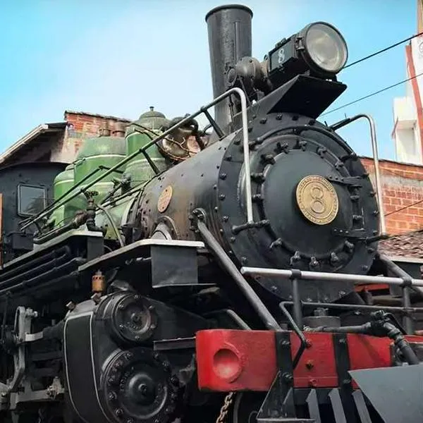 Foto de locomotora en Cisneros, en nota de Dónde queda Cisneros, cerca de Medellín, pueblo llamado tierra de ferrocarriles.