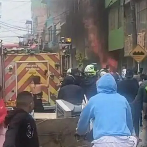 Registran fuerte incendio en el sur de Bogotá: hay un edificio afectado y trancón en la zona
