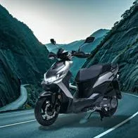 Moto AKT.