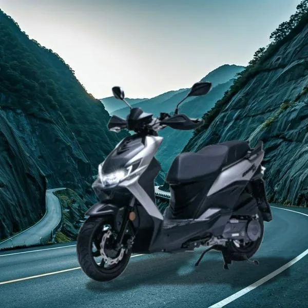 Moto AKT.