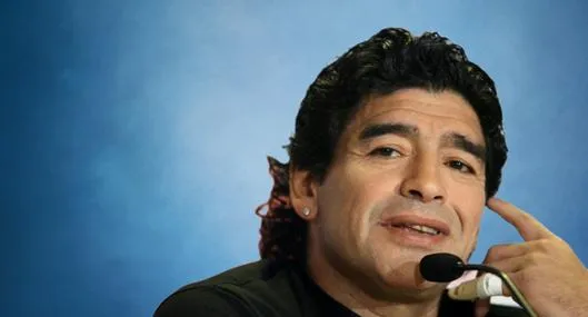 Revelan foto de Maradona. 