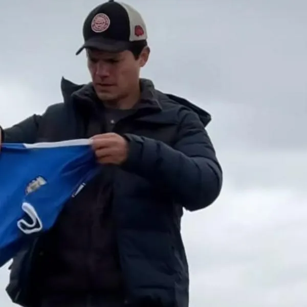 'Youtuber' colombiano puso bandera argentina en las Islas Malvinas