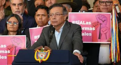 Gustavo Petro convoca a una consulta popular por las reformas laborales.
