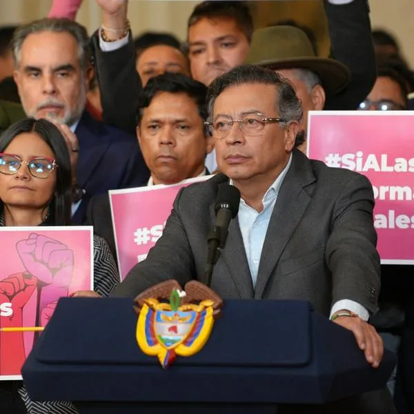 Gustavo Petro convoca a una consulta popular por las reformas laborales.