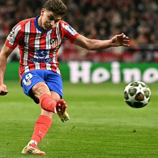 Champions League ¿Qué pasa cuando se patea un penal con los dos pies?