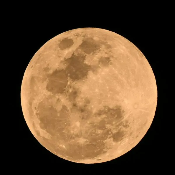 Primeras imágenes del Eclipse lunar de hoy 14 de marzo de 2025