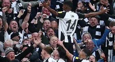 Newcastle rompió sequía de 70 años y derrotó a Liverpool