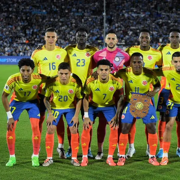 Colombia players pose for a picture before the 2026 FIFA World Cup South American qualifiers football match between Uruguay and Colombia at the Centenario stadium in Montevideo on November 15, 2024. (Photo by Dante Fernandez / AFP)