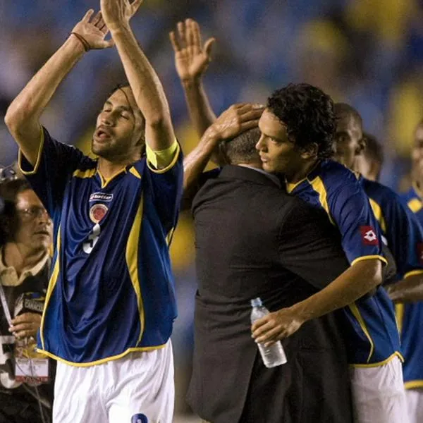 Mario Yepes, Eduardo Lara y Abel Aguilar, después del partido ante Brasil en 2008. 