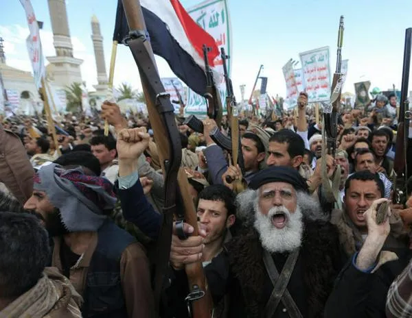 Los rebeldes en Yemen reivindican un nuevo ataque contra navíos de EEUU en el mar Rojo