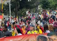 Marchas a favor de las reformas de Petro y bloquena estaciones de Transmilenio.