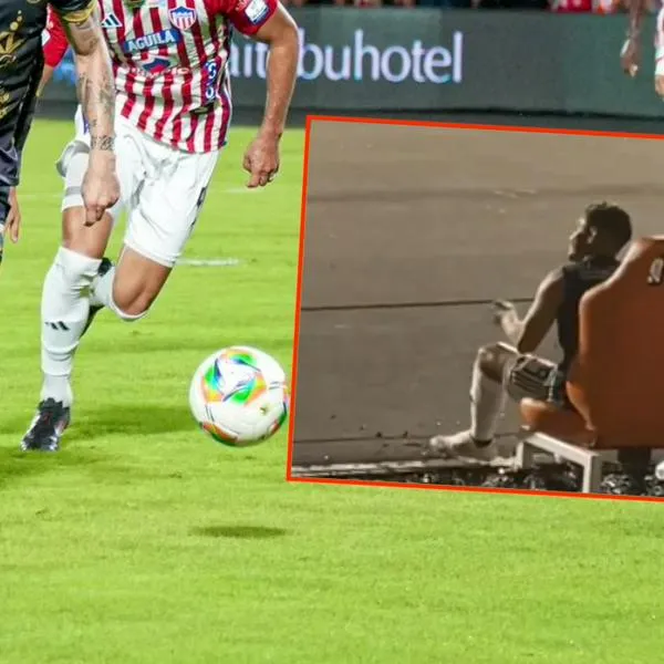 Teófilo Gutiérrez, grabado con mujer policía en partido de Liga Llaneros-Junior
