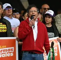 Le hundieron la reforma laboral a Petro.