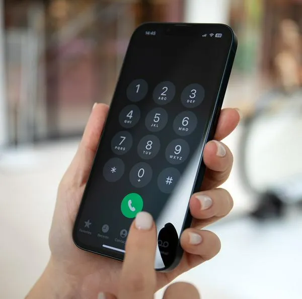 ¿Por qué no puedo hacer ni recibir llamadas en mi iPhone? 