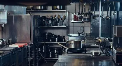 Cerraron conocido restaurante por desagradable huésped que hallaron en la cocina