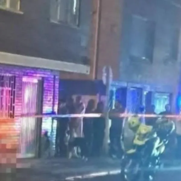 Sicariato en Suba (Bogotá): en medio de un fuerte aguacero, mujer fue asesinada mientras caminaba por hombre en bicicleta. 