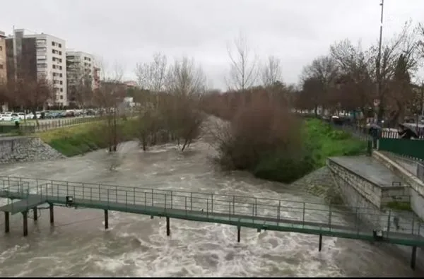 Río Manzanares de Madrid está por desbordarse: videos de cómo está y preocupación