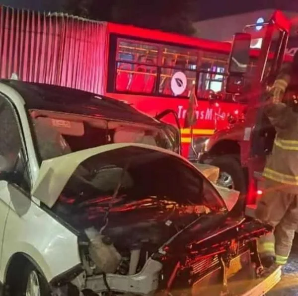 Confirman primera muerte por accidente de Transmilenio y camioneta en la calle 80, en Bogotá. Hay varios heridos con consecuencias lamentables. 