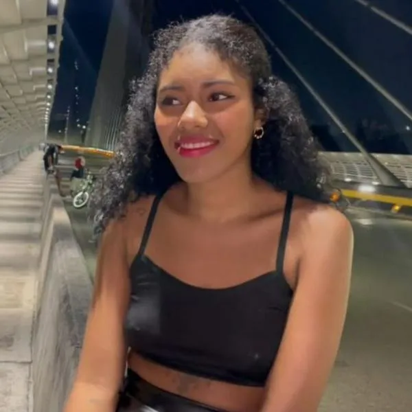 Ella es Angélika Suárez, mujer que hizo un video en el puente de la Novena en Bucaramanga